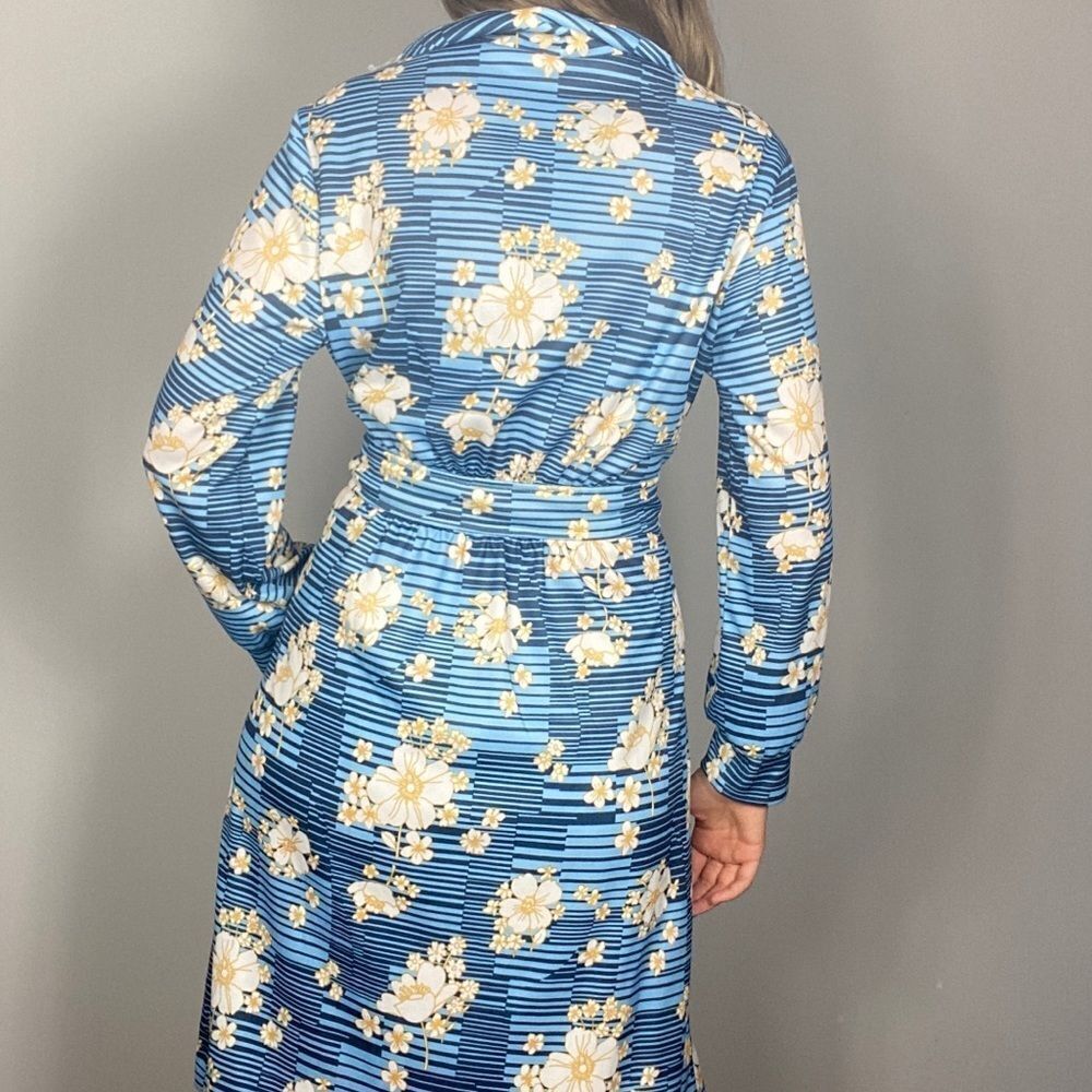 Vintage Floral Button Down Shirt Dress. 70s Dagger Collar. Vacation Chic - Picture 7 of 13